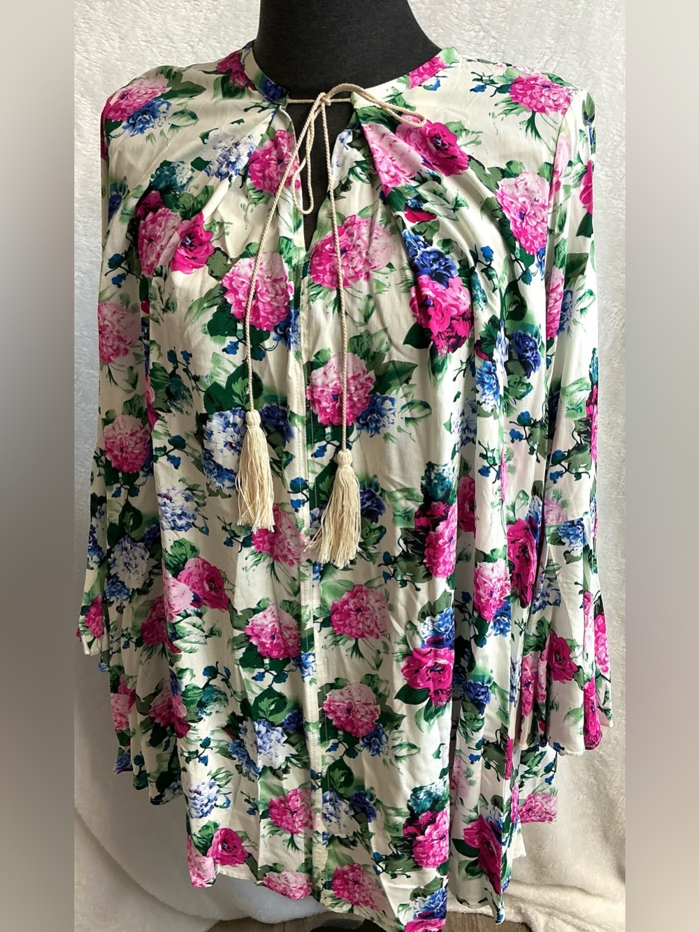 NWT! Size Small Umgee Floral Tie-Neck Tunic in Cream with Pink & Blue Flowers